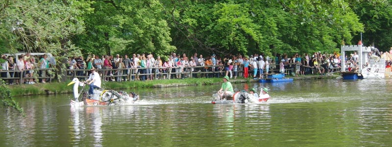 Badewannenrennen im Park Oberottendorf