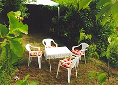 Sitzecke im Garten für alle unsere Gäste nutzbar